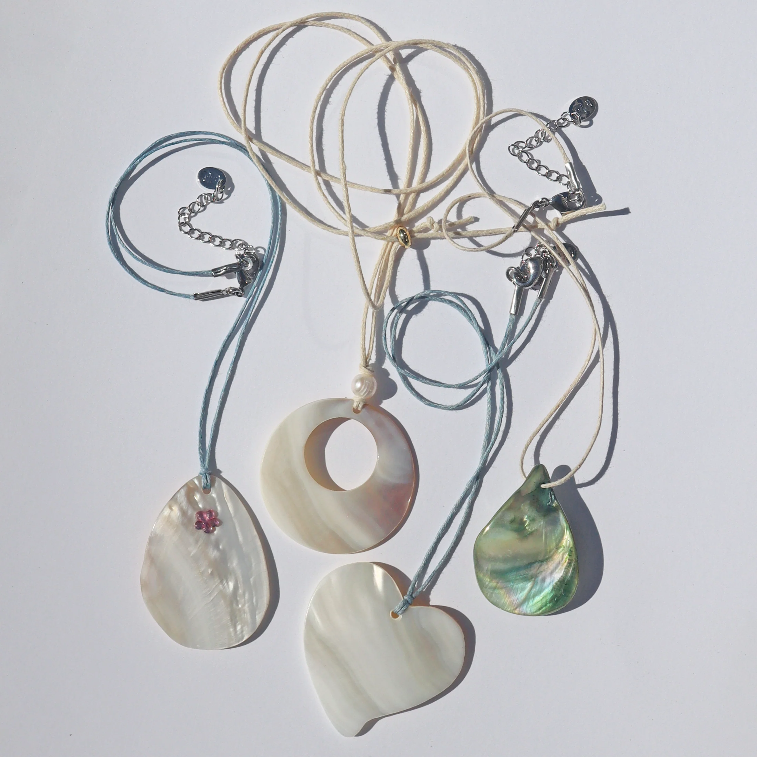 Ariel Iridescent Shell Choker Necklace - Image 5