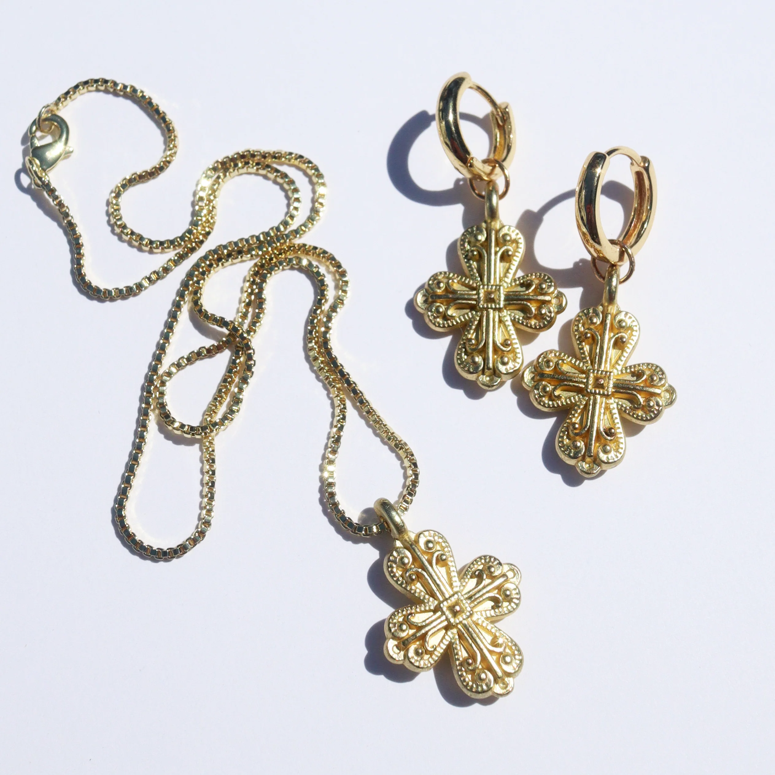 Jacquetta Vintage Cross Necklace - Image 4