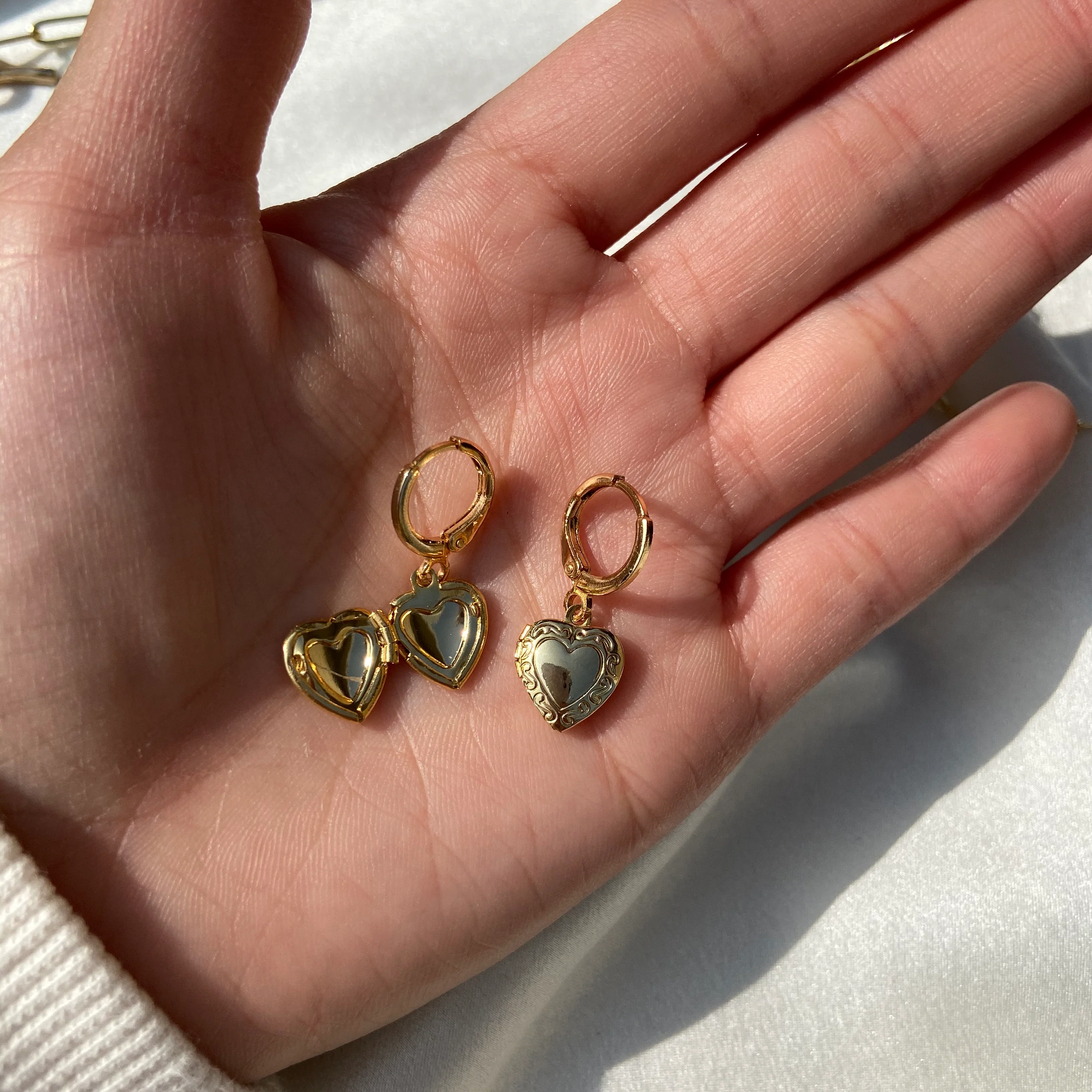 Nostalgia Heart Locket Earrings - Image 4