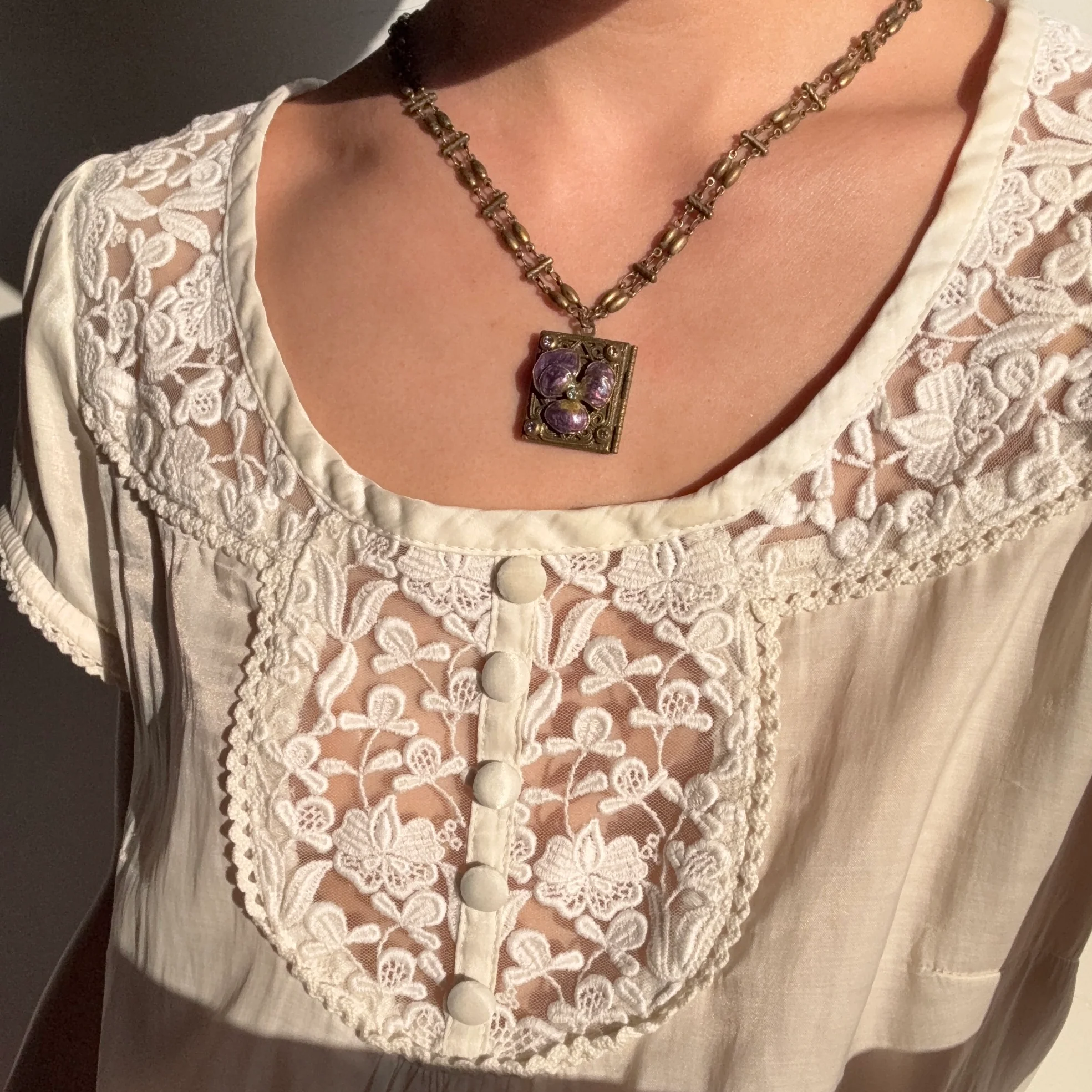 [Vintage Drop 16] Pretty Petal Locket Necklace - Image 2