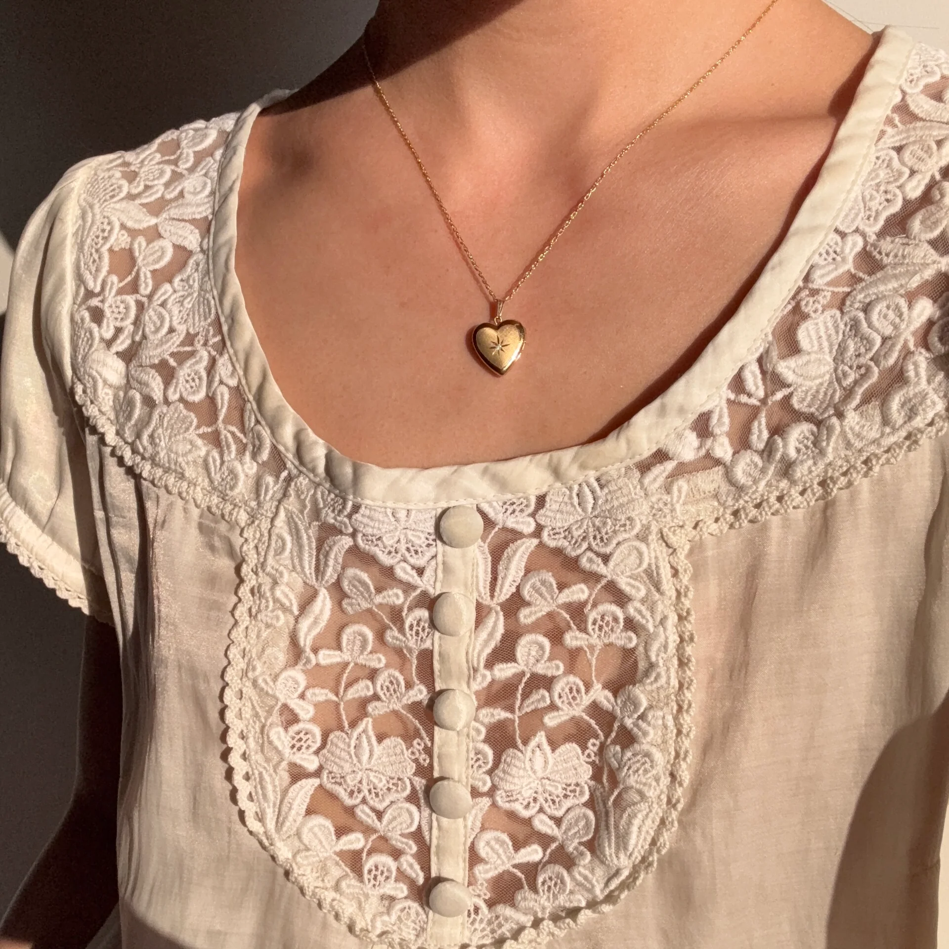 [Vintage Drop 16] Short and Sweet Locket Necklace - Image 2