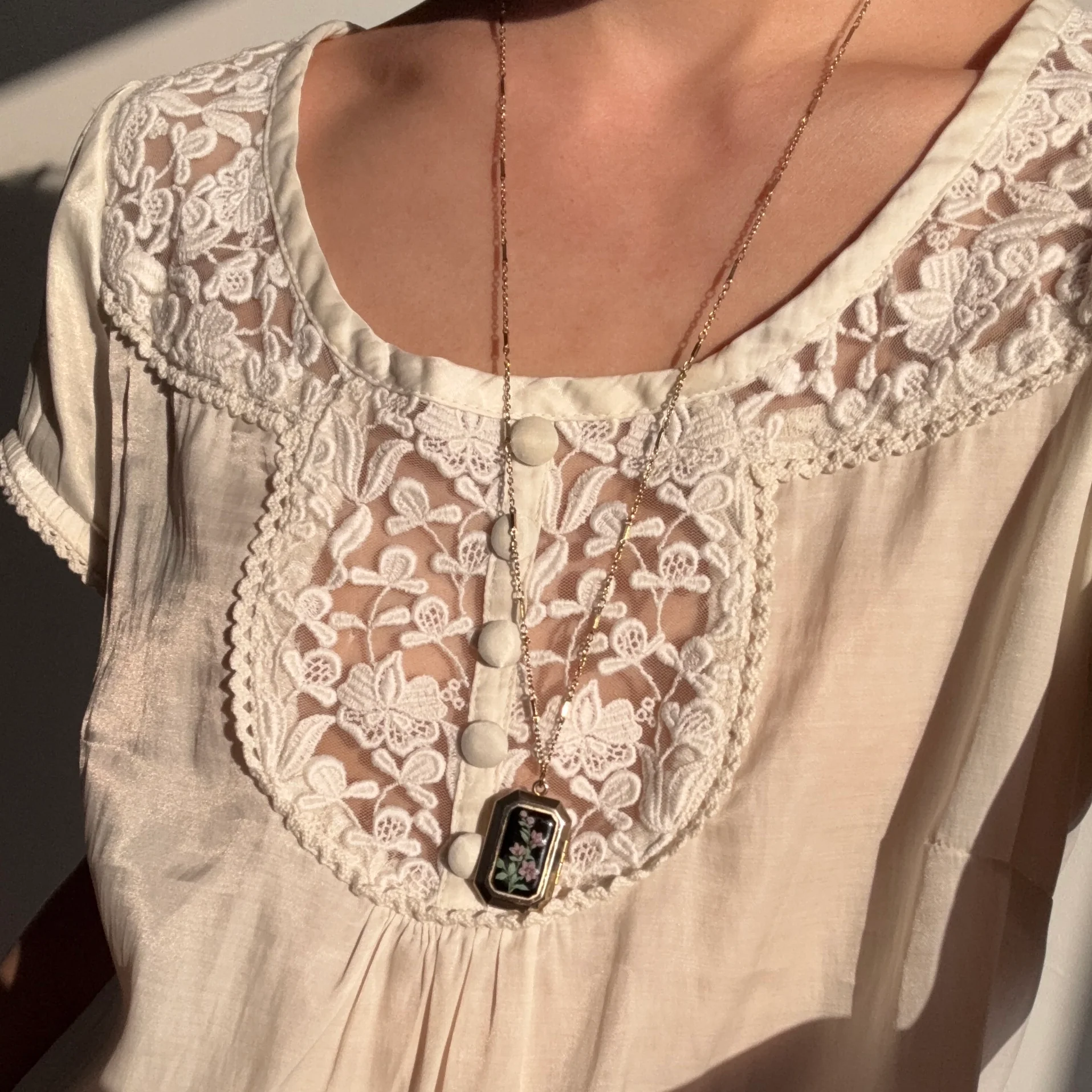 [Vintage Drop 16] Wall Painting Locket Necklace - Image 2