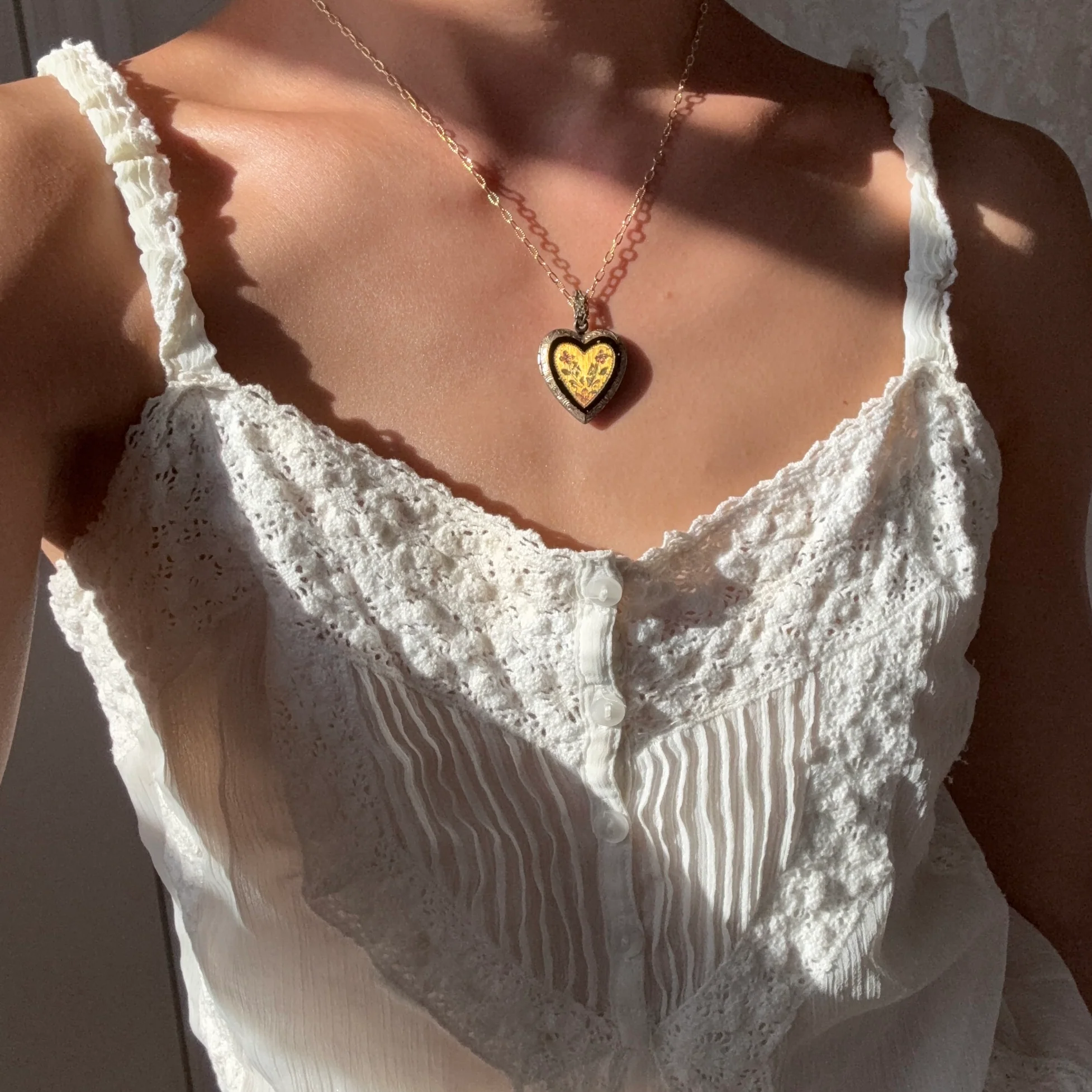 [Vintage Locket Drop] Queen of Hearts Necklace - Image 2