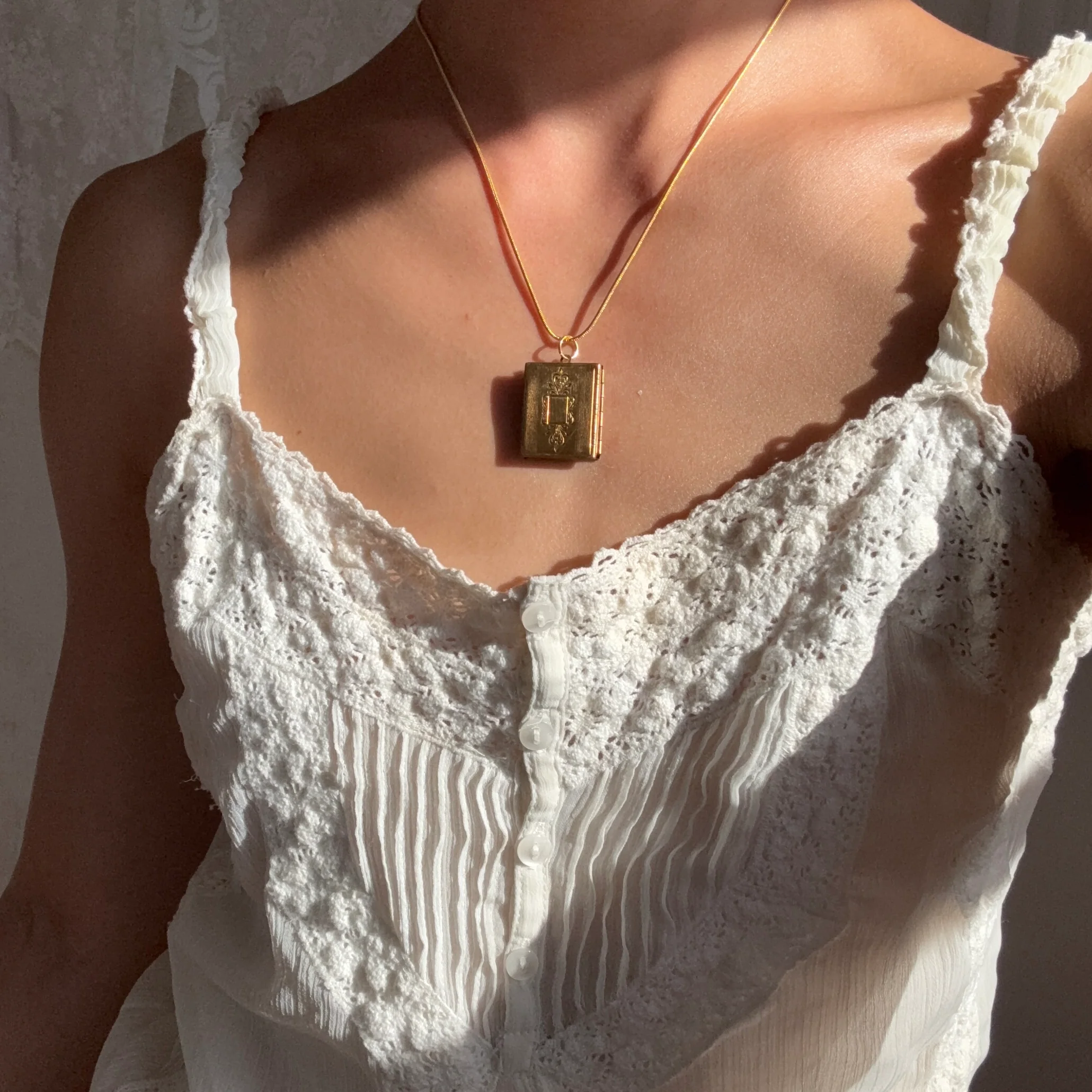 [Vintage Locket Drop] Bookworm Necklace - Image 2