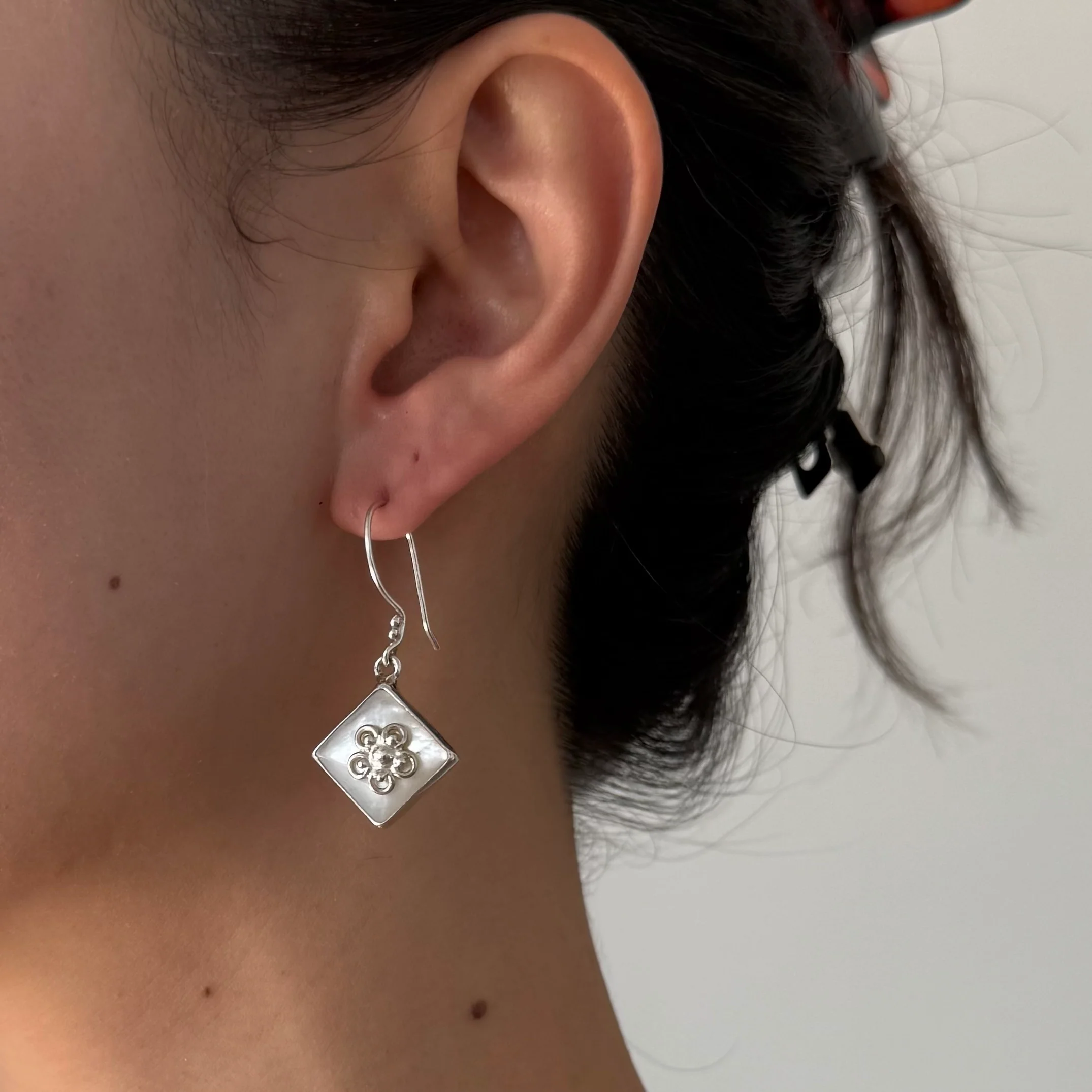 [Vintage Shell Drop] Mother Earrings - Image 2