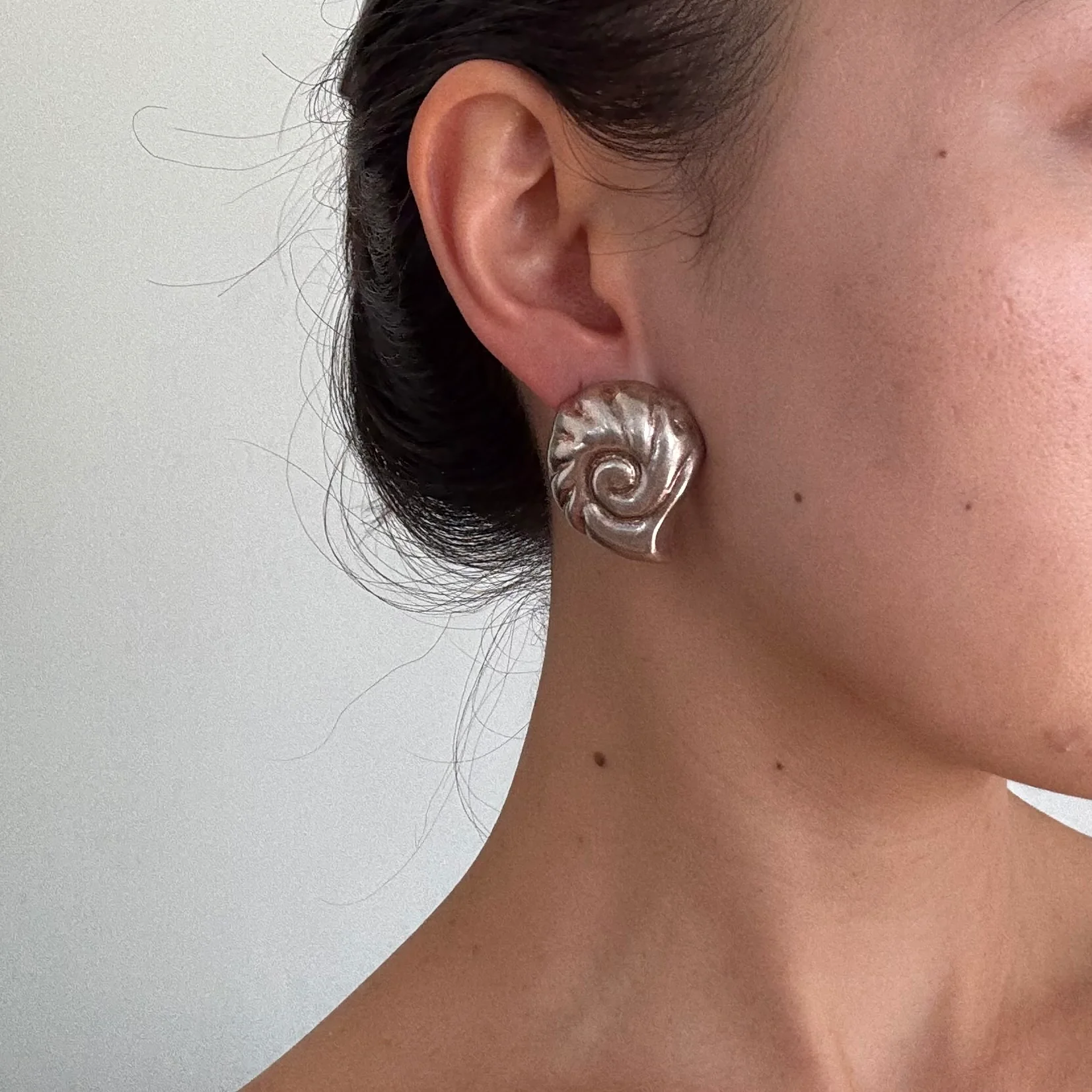 [Vintage Shell Drop] Nautilus Earrings - Image 2